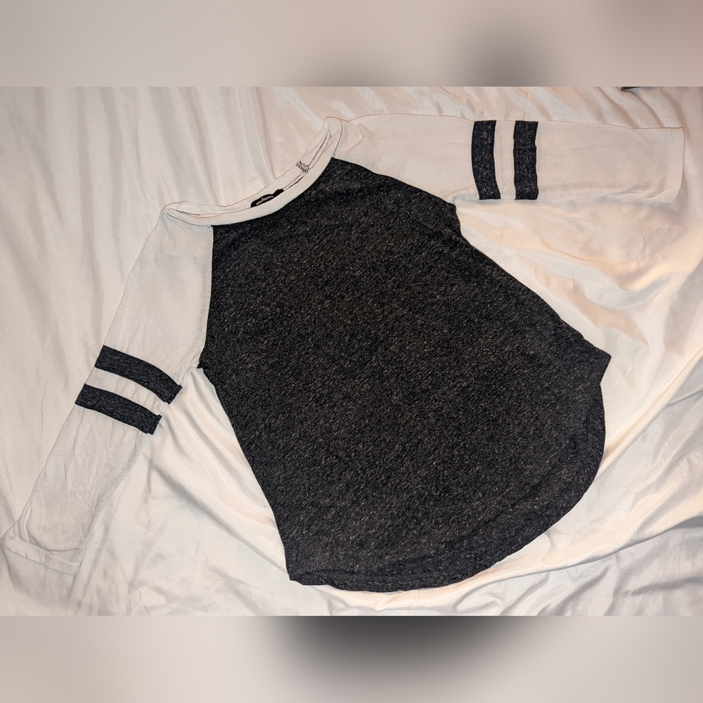 heathered Black and white quarter sleeve